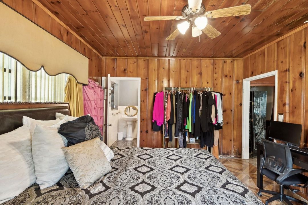 For Sale: $940,000 (4 beds, 2 baths, 3153 Square Feet)