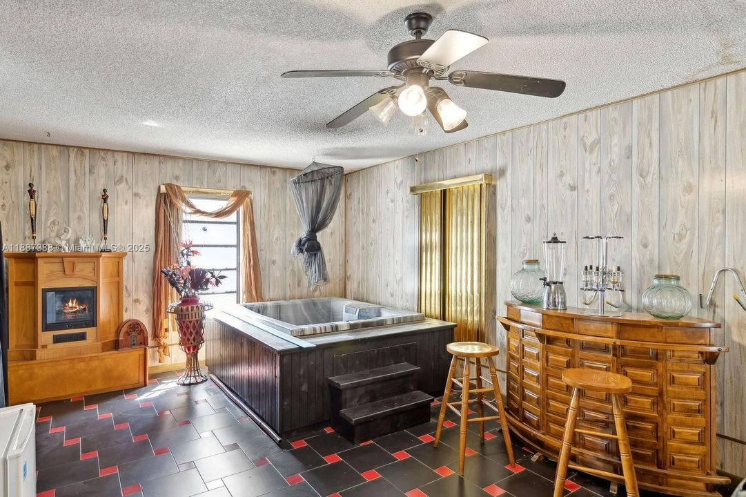 For Sale: $940,000 (4 beds, 2 baths, 3153 Square Feet)