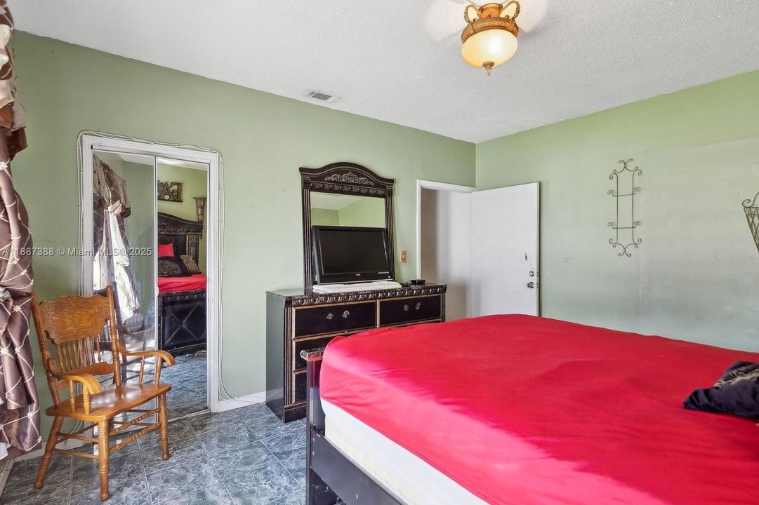 For Sale: $940,000 (4 beds, 2 baths, 3153 Square Feet)