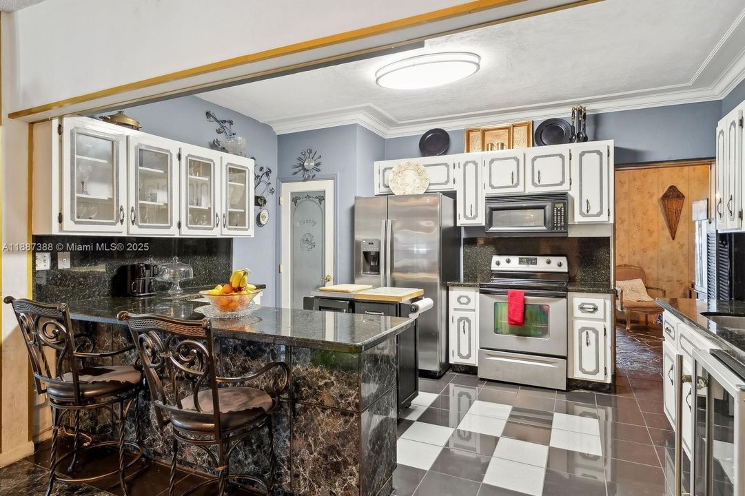 For Sale: $940,000 (4 beds, 2 baths, 3153 Square Feet)