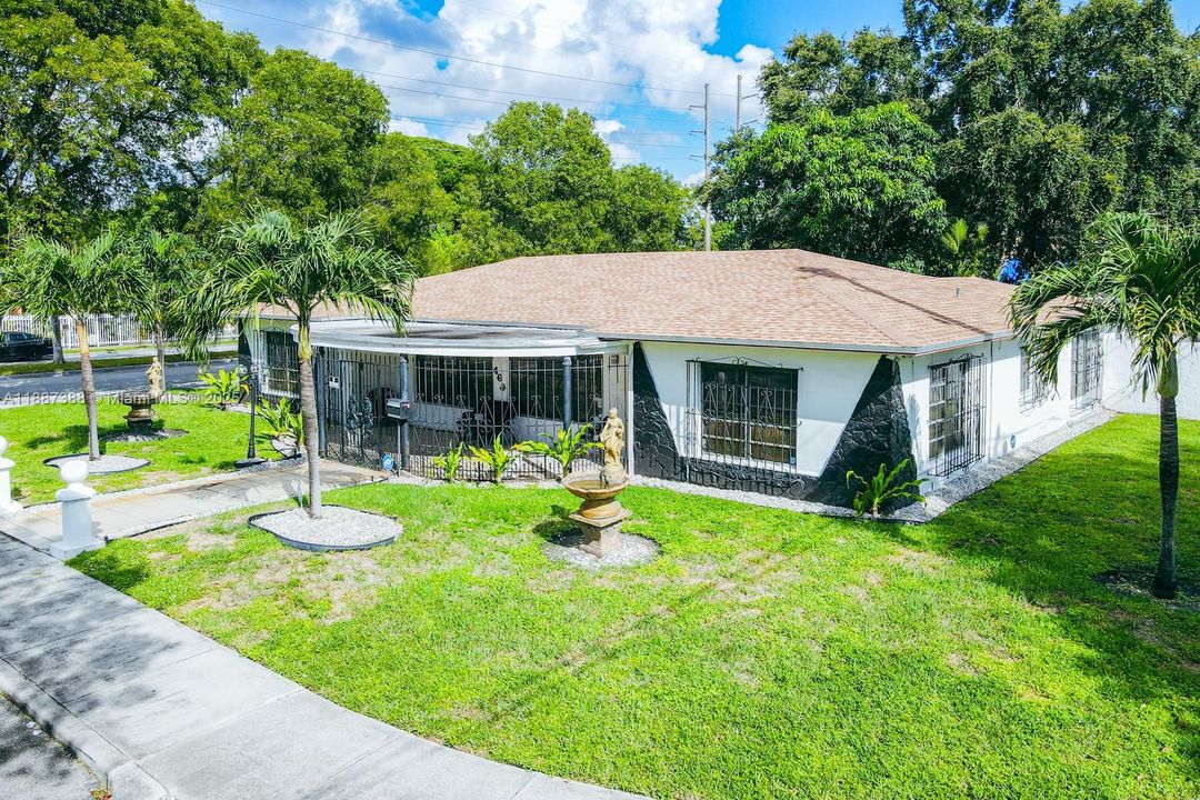 For Sale: $940,000 (4 beds, 2 baths, 3153 Square Feet)