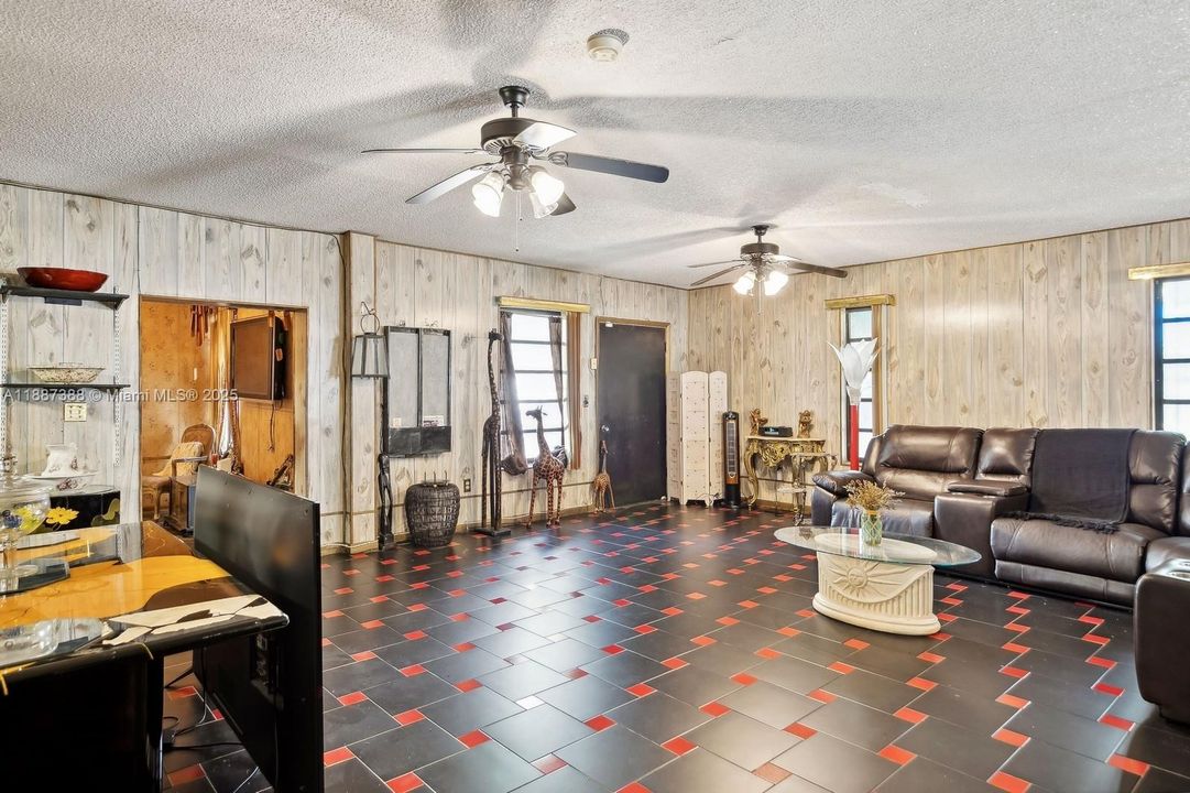 For Sale: $940,000 (4 beds, 2 baths, 3153 Square Feet)
