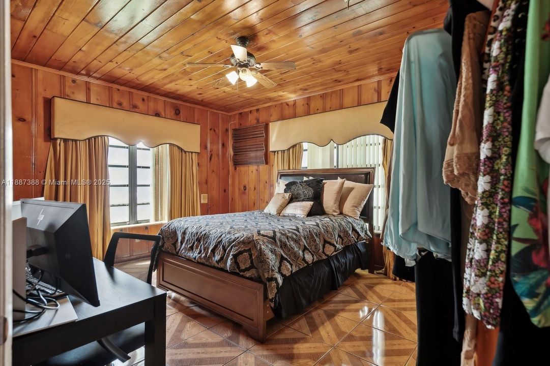 For Sale: $940,000 (4 beds, 2 baths, 3153 Square Feet)