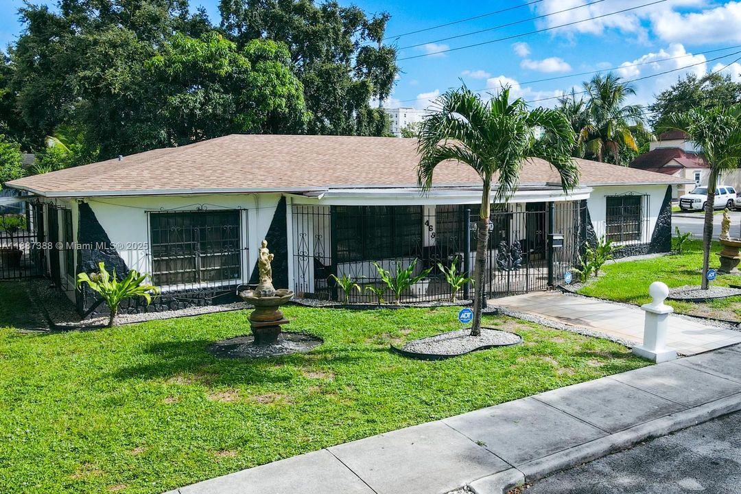 For Sale: $940,000 (4 beds, 2 baths, 3153 Square Feet)