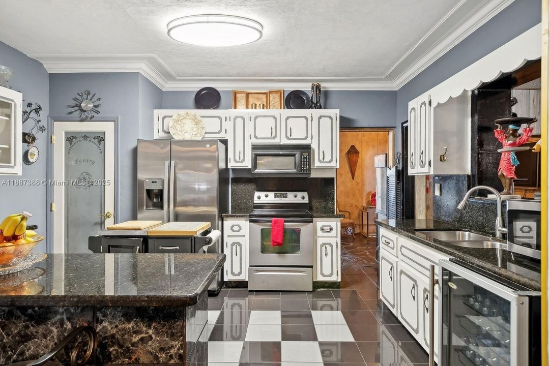 For Sale: $940,000 (4 beds, 2 baths, 3153 Square Feet)