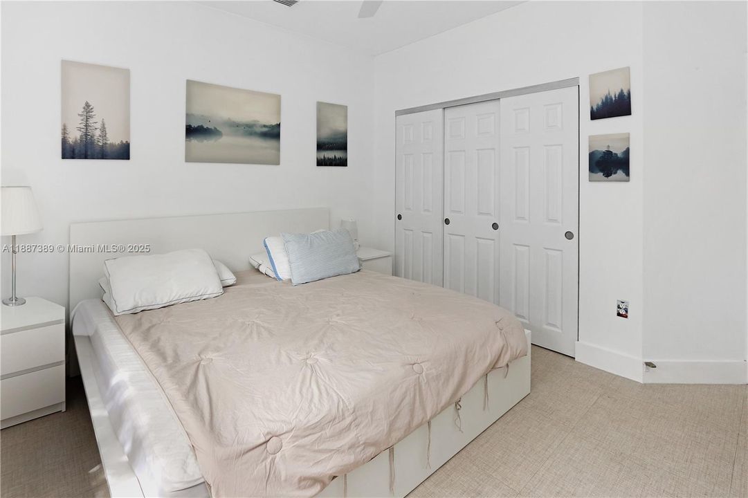 合同活跃: $7,000 (3 贝兹, 2 浴室, 2010 平方英尺)