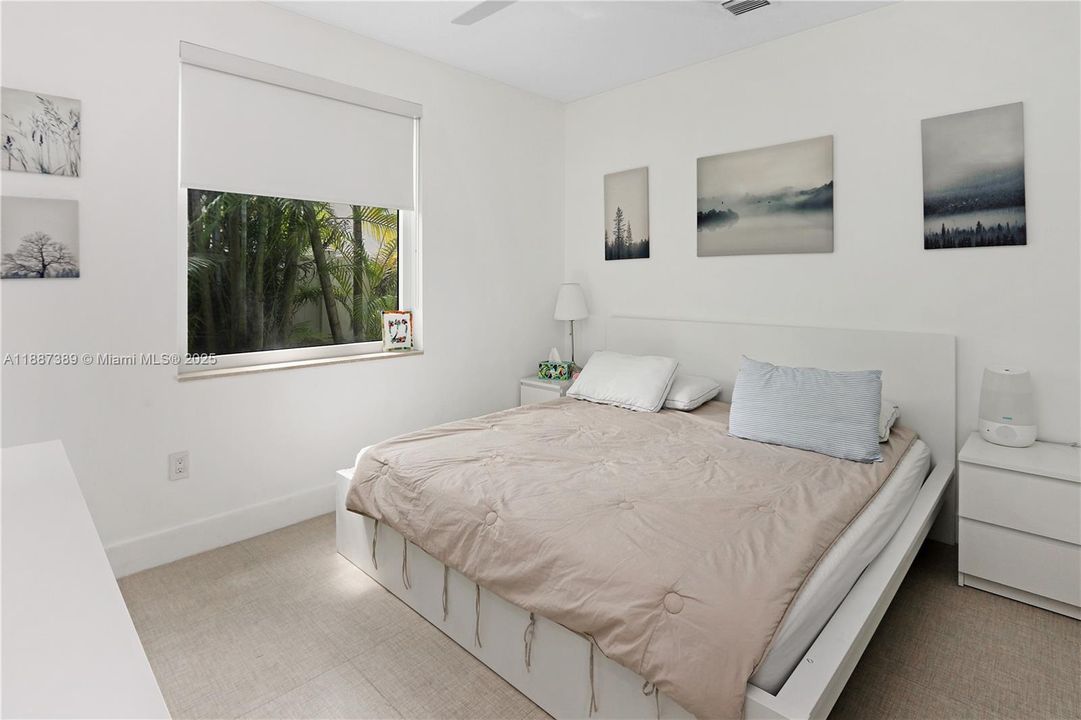 合同活跃: $7,000 (3 贝兹, 2 浴室, 2010 平方英尺)