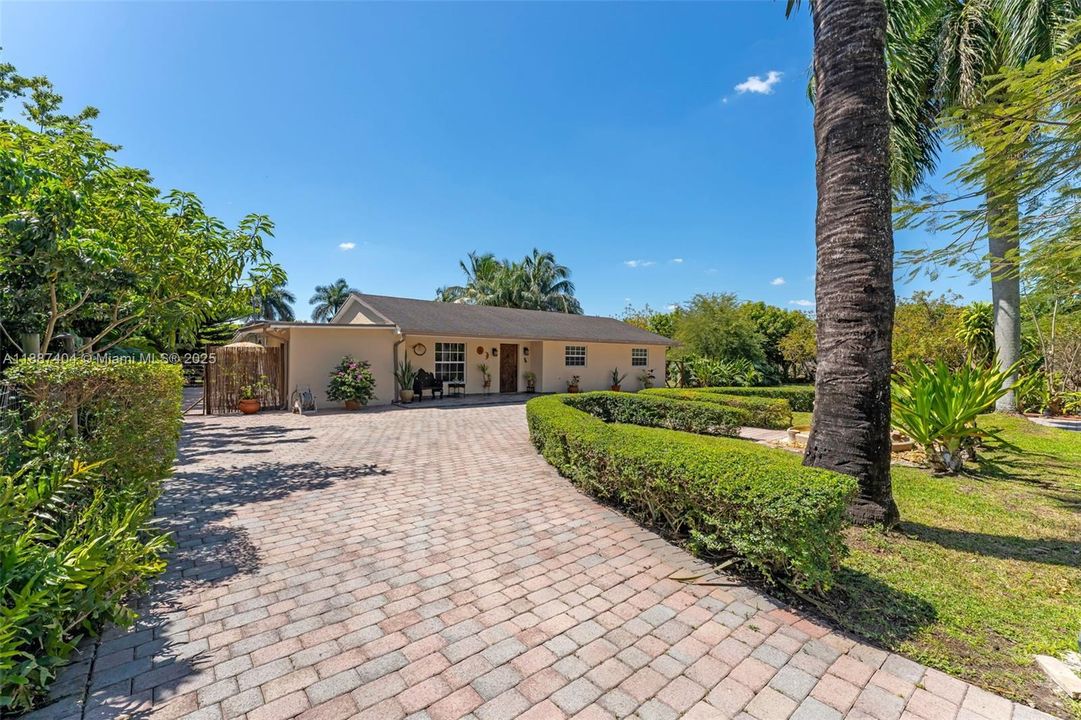 custom electrical gates/ fencing provide security with easy access on this 2 acre compound located in Miami Dade county's farming community... this is a must see in NORTH REDLAND. 10 MINUTES OR LESS TO KENDALL AND 30 MINUTES TO KEY LAGO.