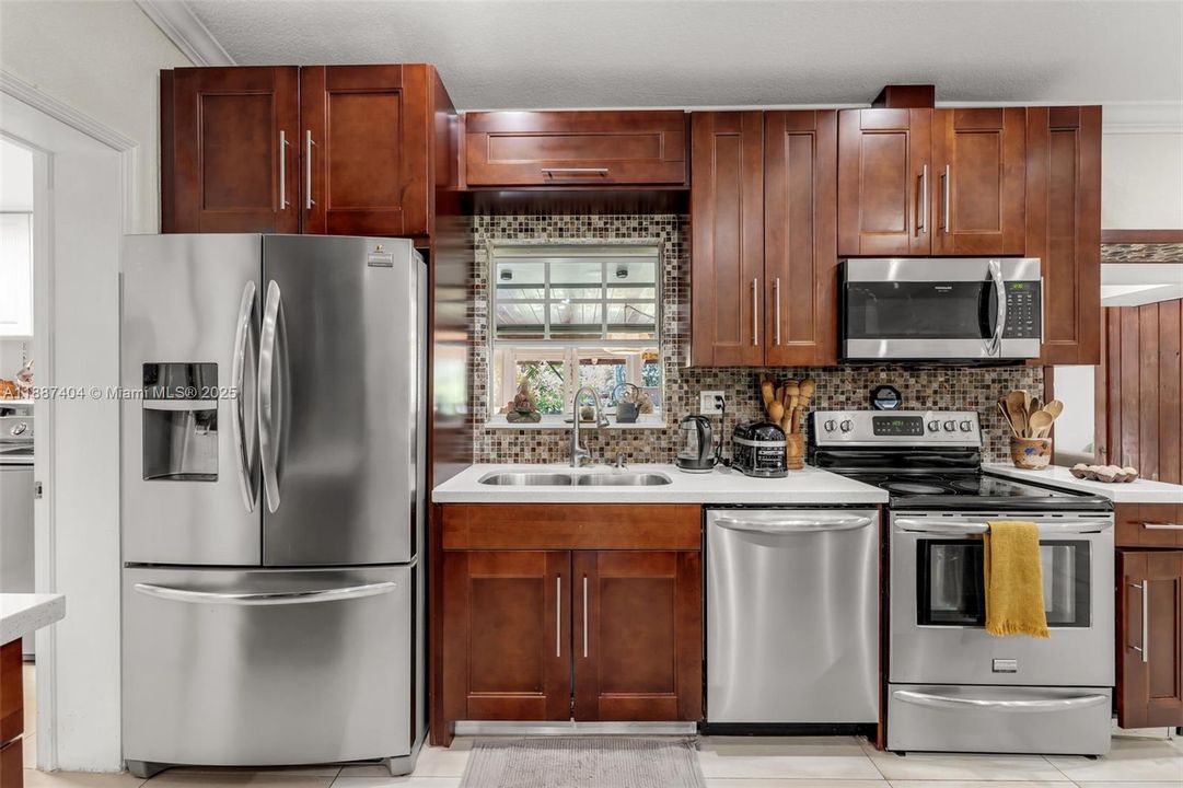 nice appliances, farm sink overlooking the Florida room with pass thru