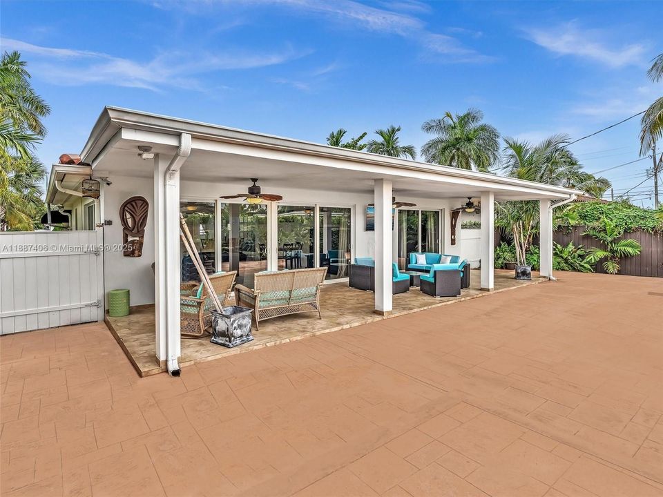 En Venta: $1,395,000 (3 camas, 2 baños, 2273 Pies cuadrados)