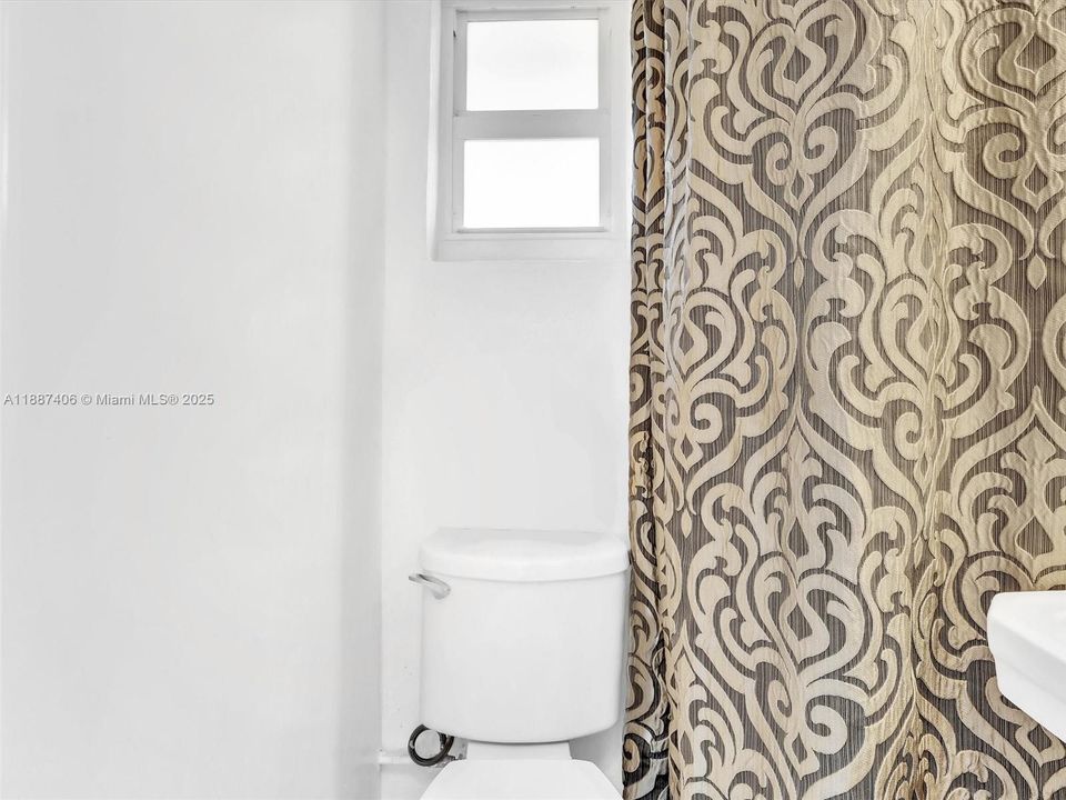 En Venta: $1,395,000 (3 camas, 2 baños, 2273 Pies cuadrados)