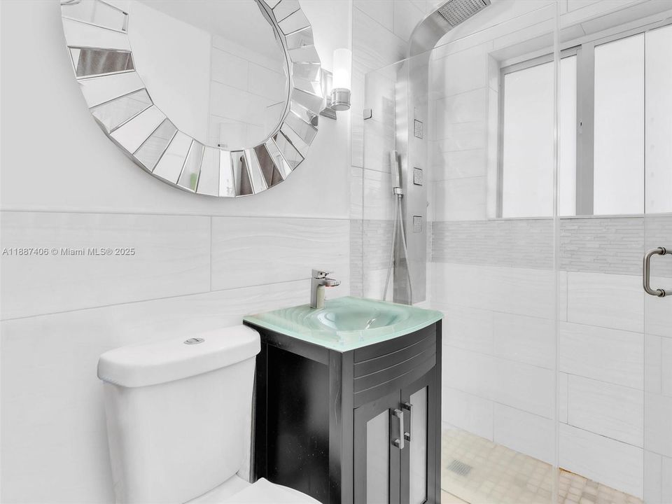 En Venta: $1,395,000 (3 camas, 2 baños, 2273 Pies cuadrados)