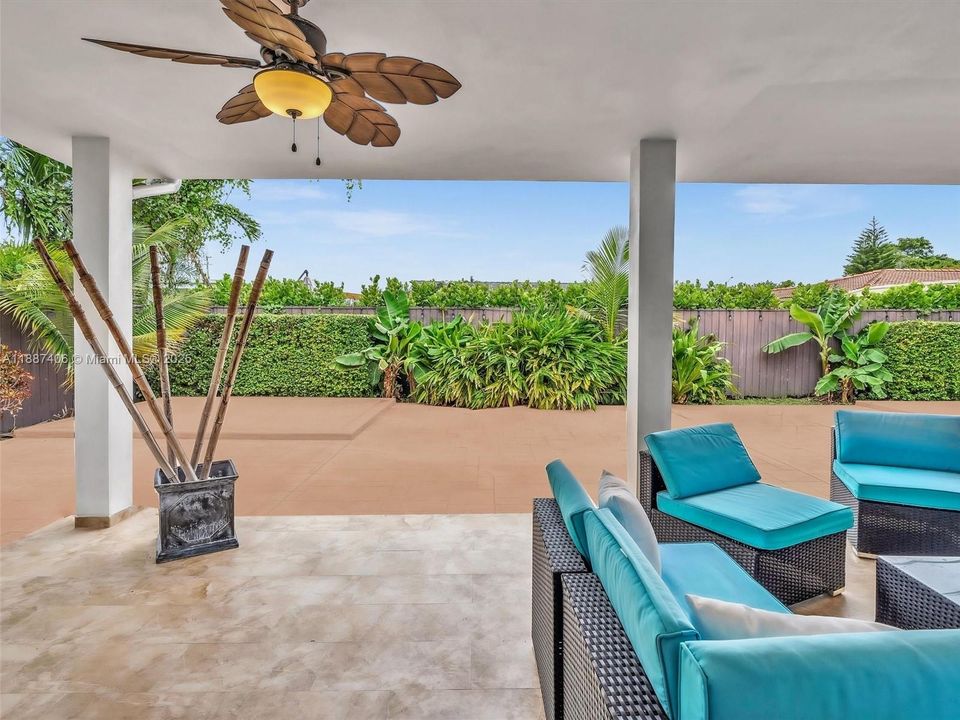 En Venta: $1,395,000 (3 camas, 2 baños, 2273 Pies cuadrados)