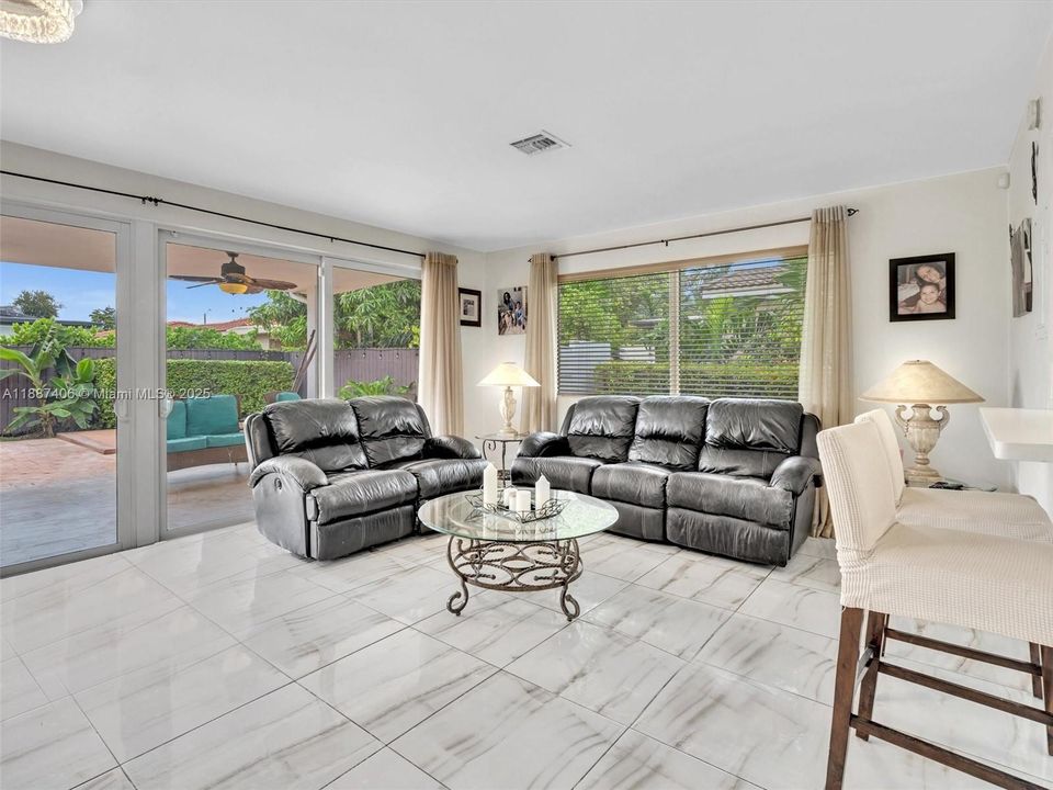 En Venta: $1,395,000 (3 camas, 2 baños, 2273 Pies cuadrados)