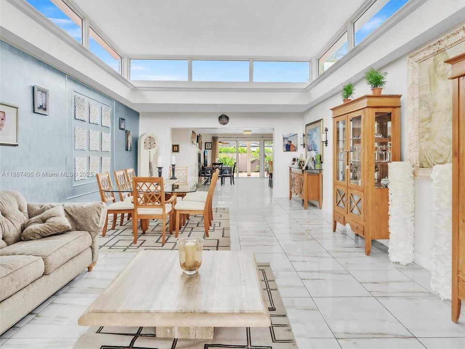 En Venta: $1,395,000 (3 camas, 2 baños, 2273 Pies cuadrados)