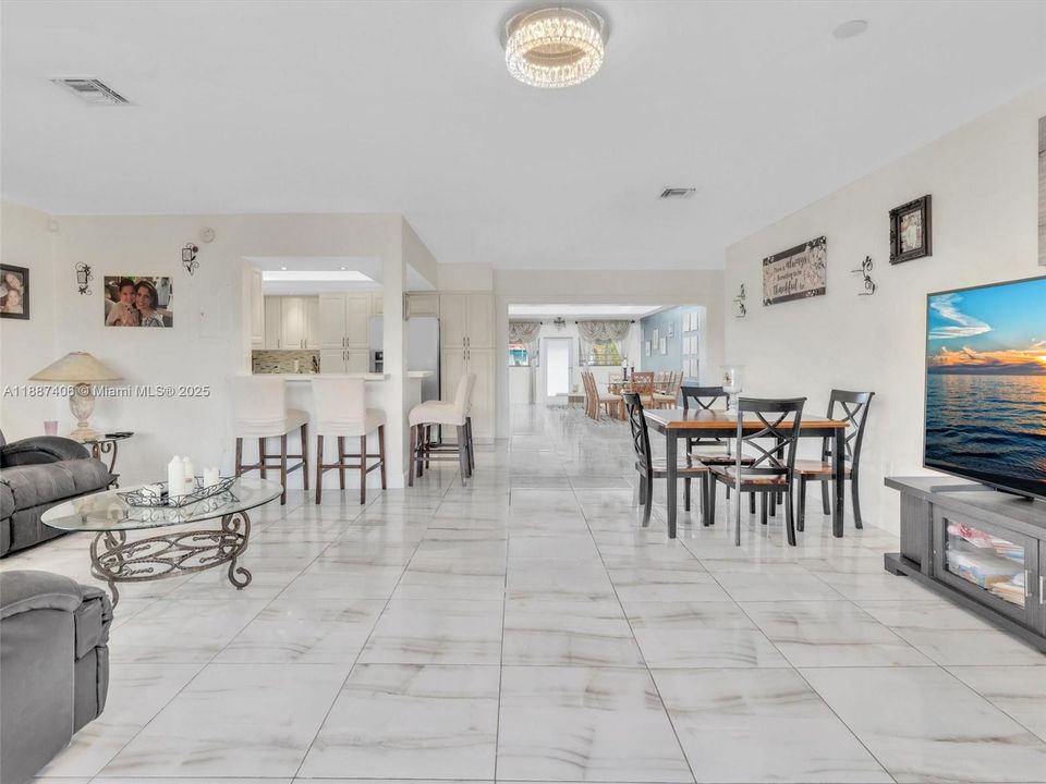 En Venta: $1,395,000 (3 camas, 2 baños, 2273 Pies cuadrados)