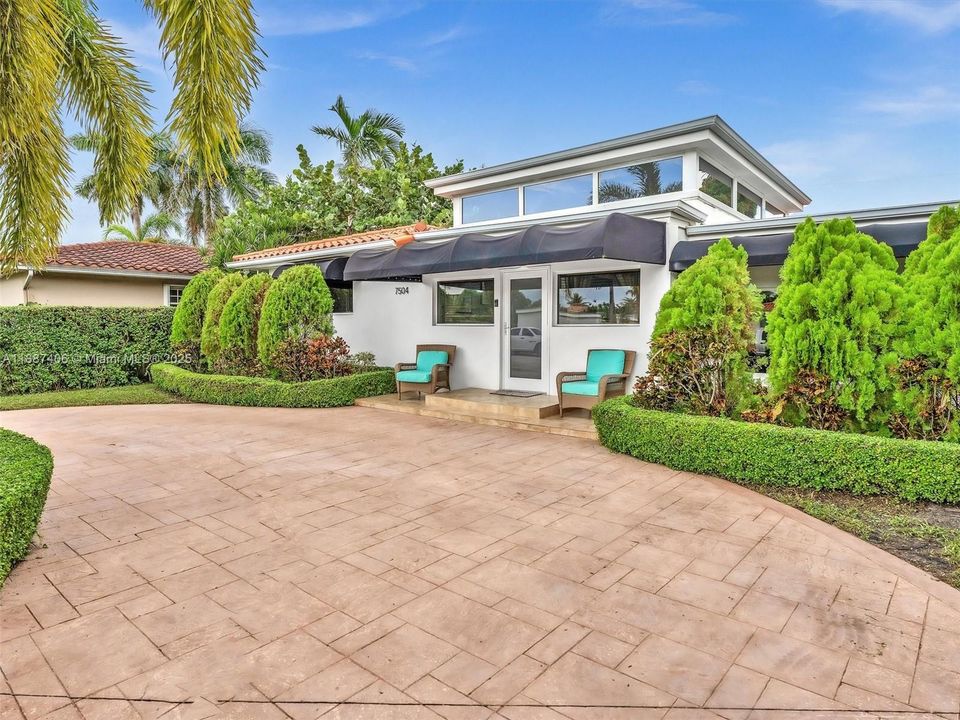 En Venta: $1,395,000 (3 camas, 2 baños, 2273 Pies cuadrados)