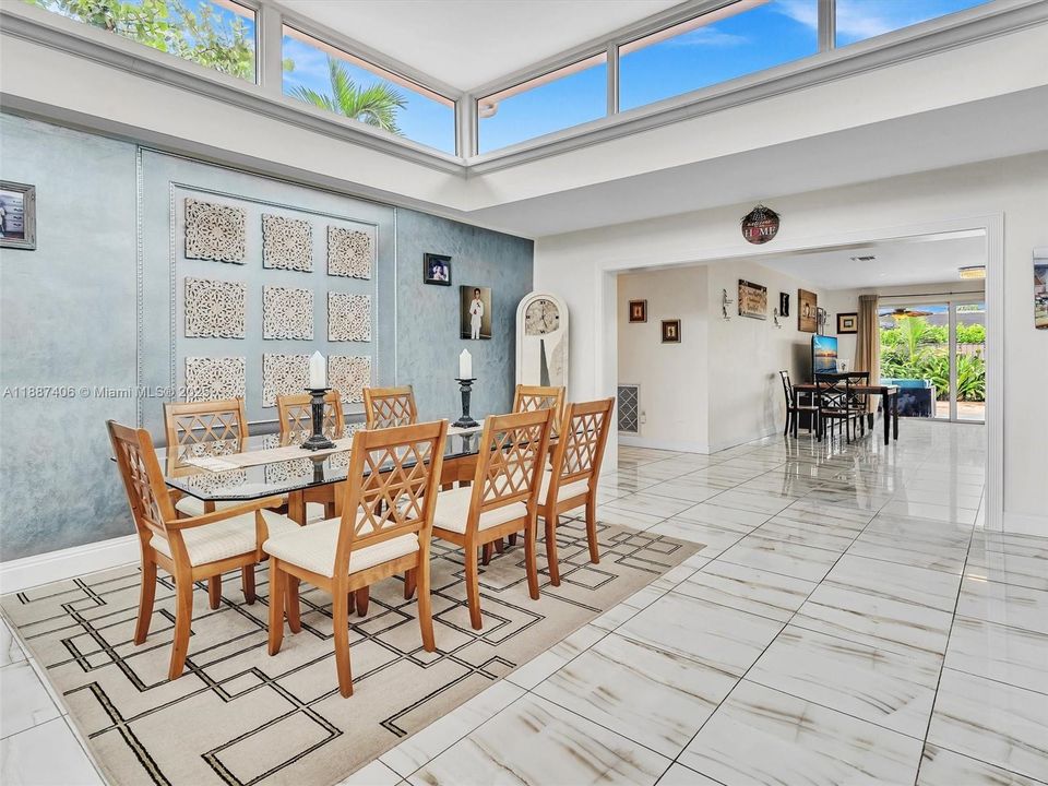 En Venta: $1,395,000 (3 camas, 2 baños, 2273 Pies cuadrados)