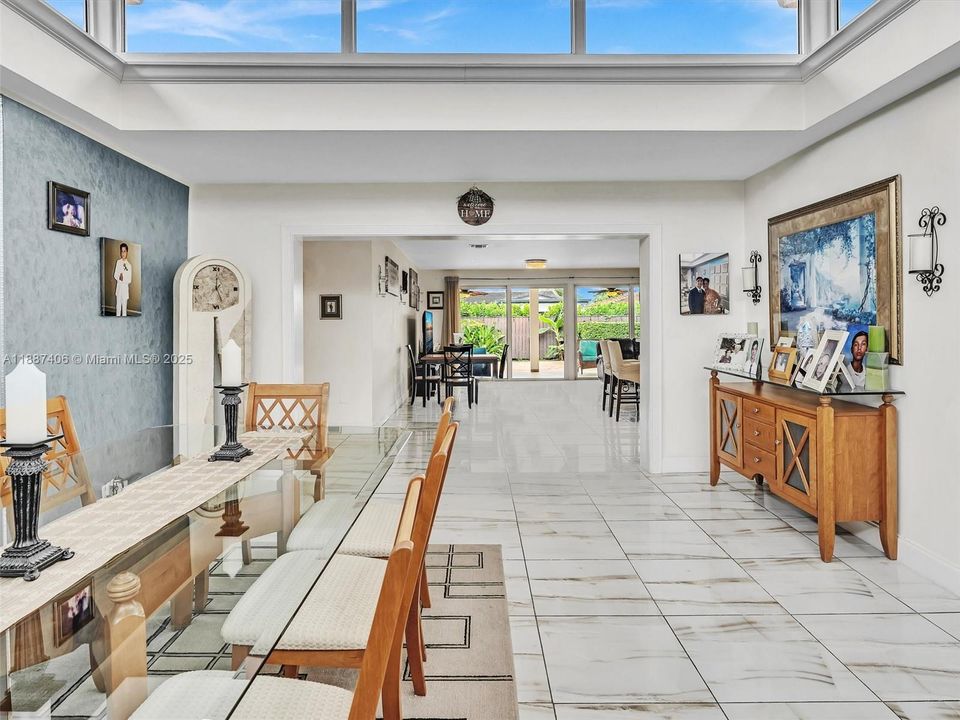 En Venta: $1,395,000 (3 camas, 2 baños, 2273 Pies cuadrados)