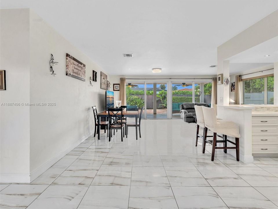 En Venta: $1,395,000 (3 camas, 2 baños, 2273 Pies cuadrados)