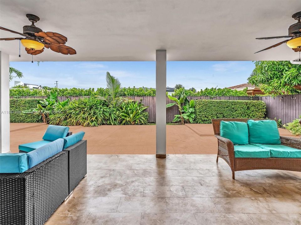 En Venta: $1,395,000 (3 camas, 2 baños, 2273 Pies cuadrados)