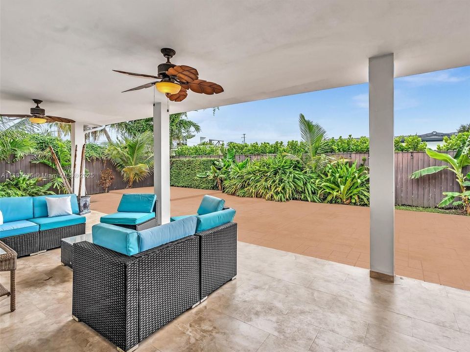 En Venta: $1,395,000 (3 camas, 2 baños, 2273 Pies cuadrados)