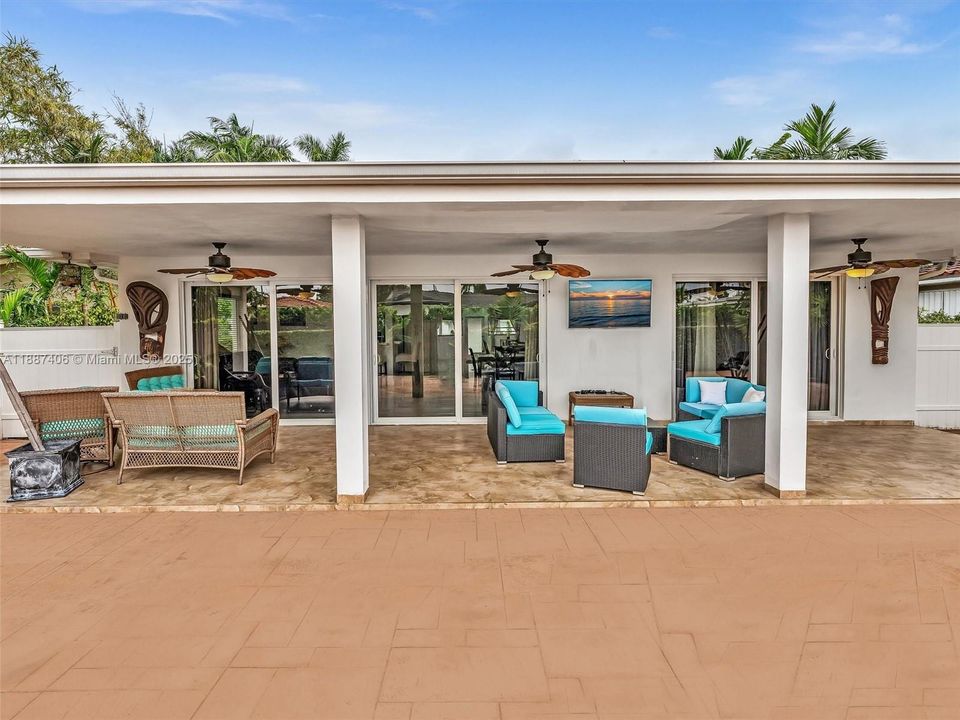 En Venta: $1,395,000 (3 camas, 2 baños, 2273 Pies cuadrados)