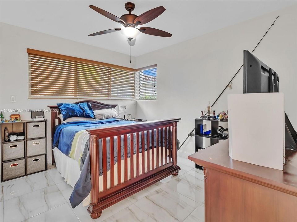 En Venta: $1,395,000 (3 camas, 2 baños, 2273 Pies cuadrados)