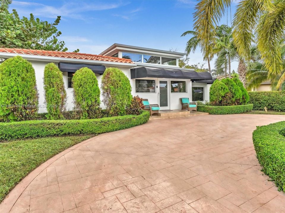 En Venta: $1,395,000 (3 camas, 2 baños, 2273 Pies cuadrados)