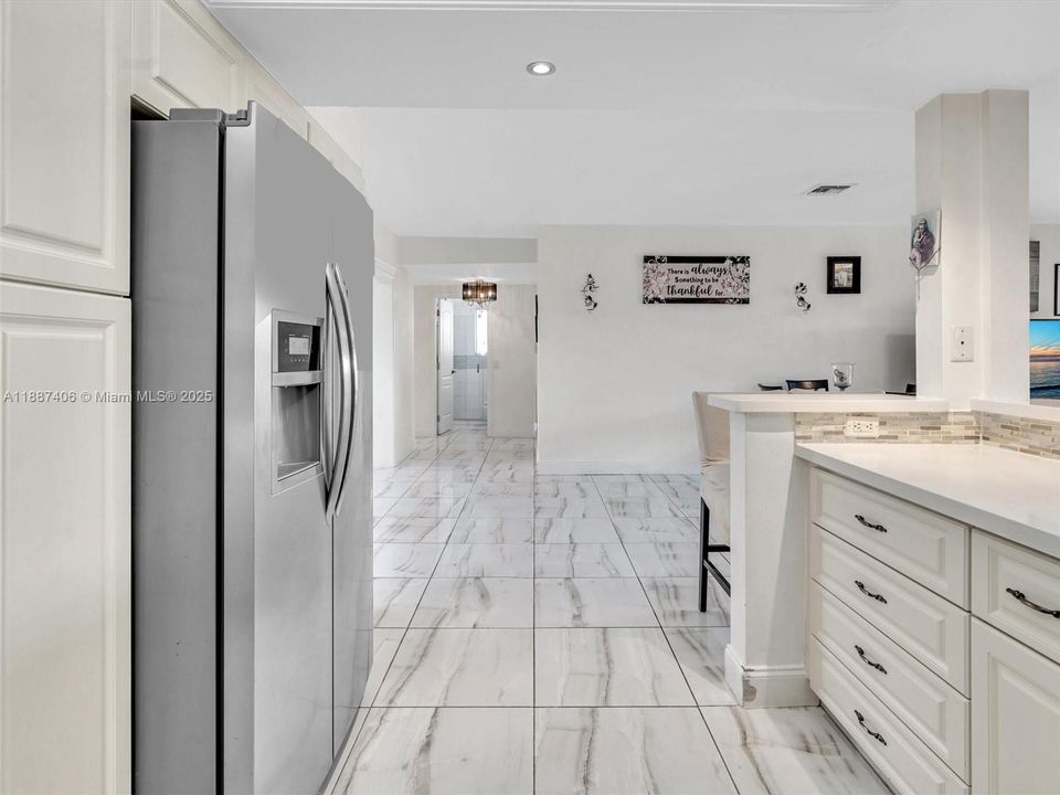 En Venta: $1,395,000 (3 camas, 2 baños, 2273 Pies cuadrados)