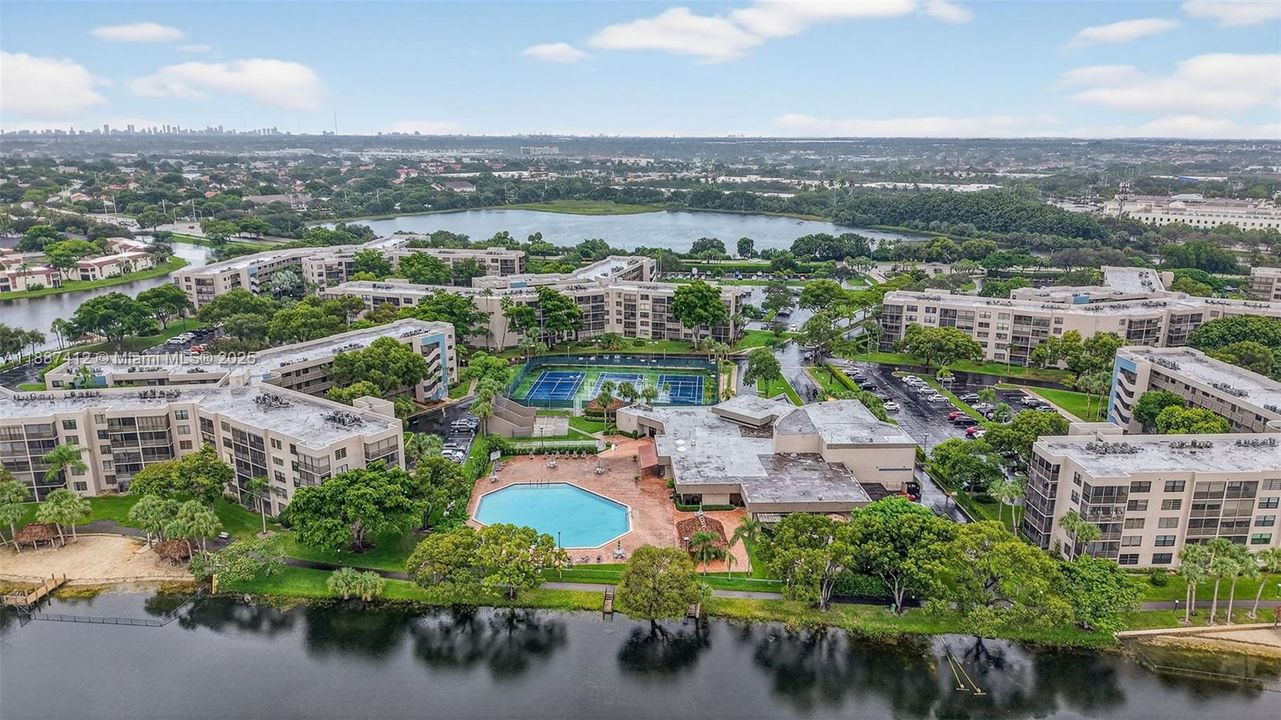 待售: $135,000 (1 贝兹, 1 浴室, 773 平方英尺)