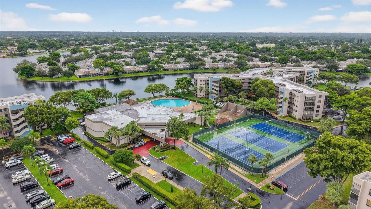 待售: $135,000 (1 贝兹, 1 浴室, 773 平方英尺)