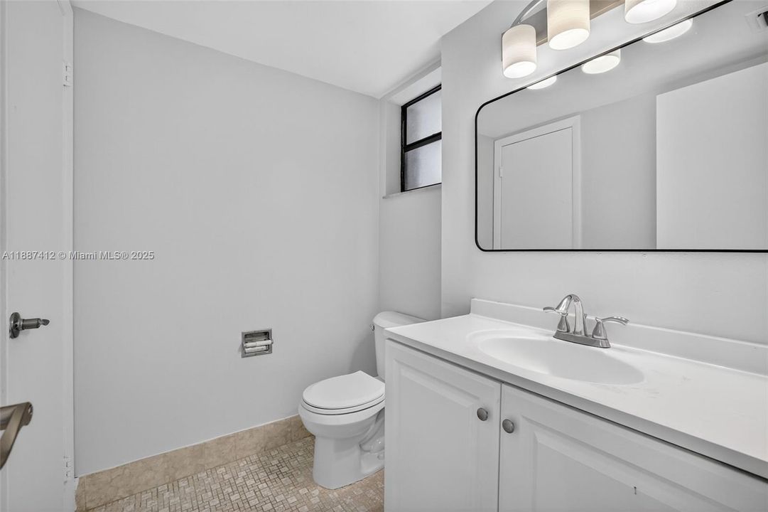 待售: $135,000 (1 贝兹, 1 浴室, 773 平方英尺)