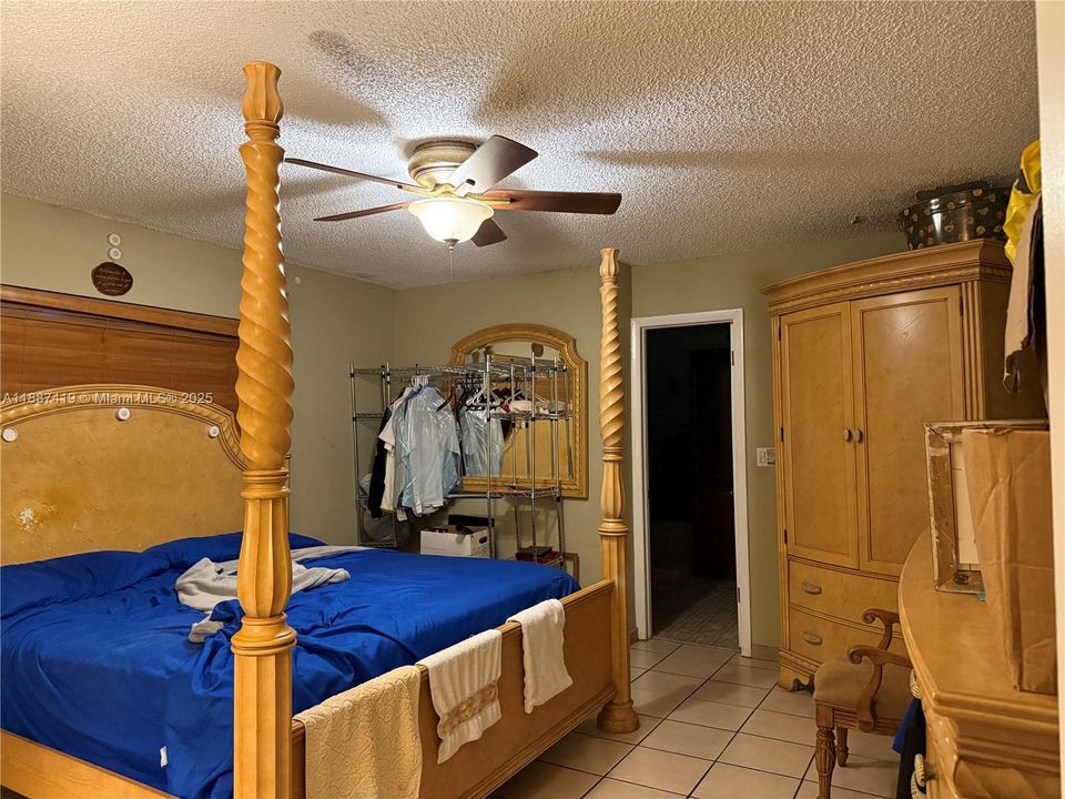 На продажу: $690,000 (4 спален, 2 ванн, 3044 Квадратных фут)