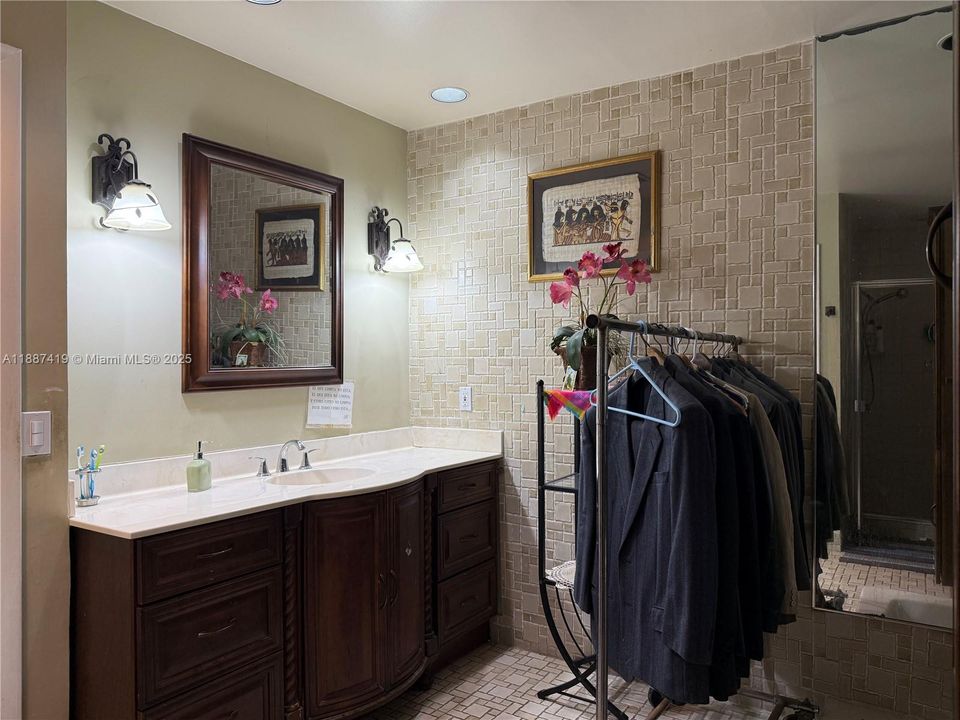 На продажу: $690,000 (4 спален, 2 ванн, 3044 Квадратных фут)