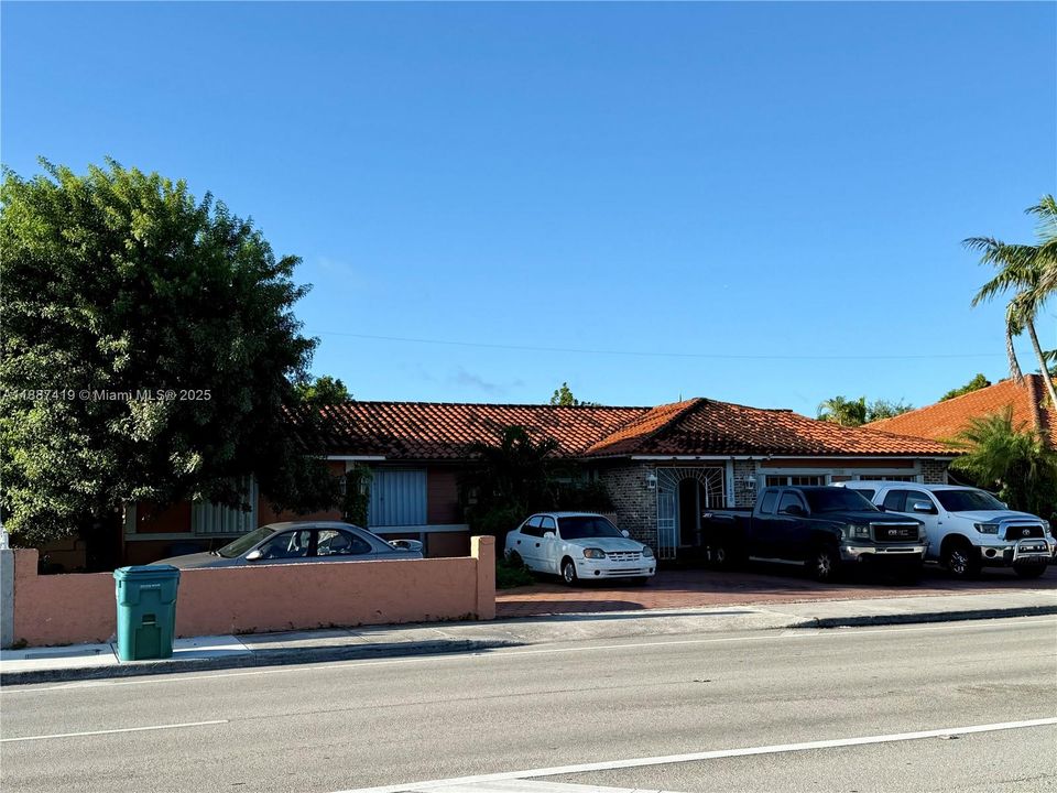 На продажу: $690,000 (4 спален, 2 ванн, 3044 Квадратных фут)