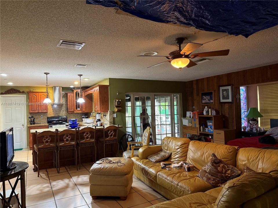 На продажу: $690,000 (4 спален, 2 ванн, 3044 Квадратных фут)