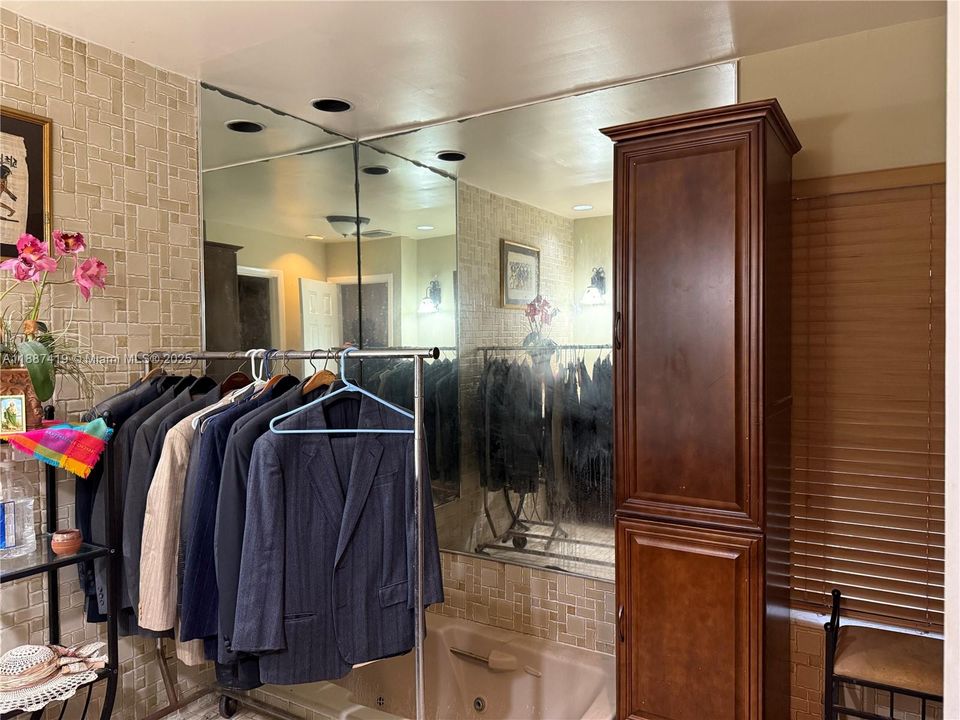 На продажу: $690,000 (4 спален, 2 ванн, 3044 Квадратных фут)