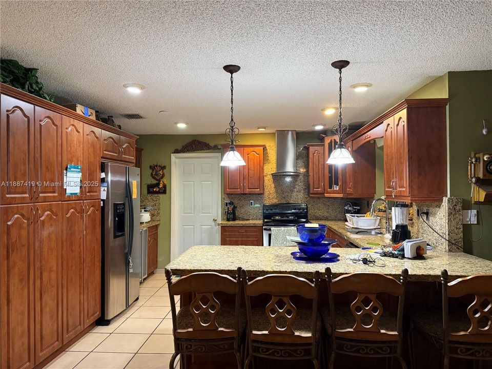 На продажу: $690,000 (4 спален, 2 ванн, 3044 Квадратных фут)