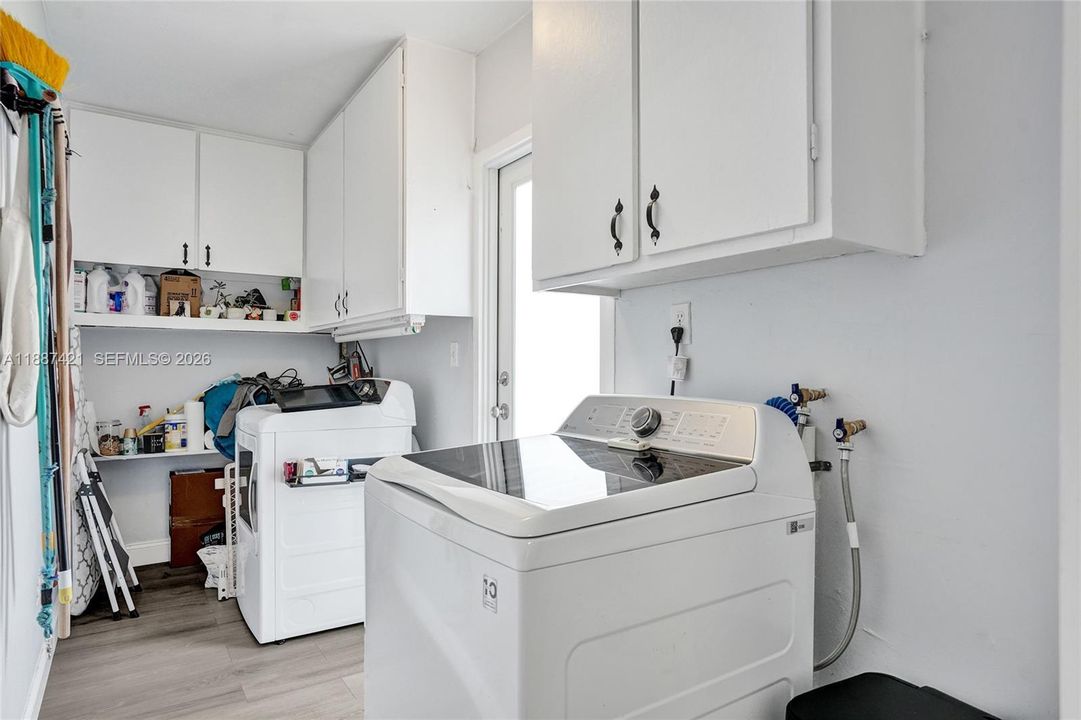 На продажу: $649,999 (3 спален, 2 ванн, 1404 Квадратных фут)