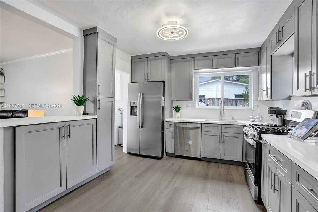 На продажу: $649,999 (3 спален, 2 ванн, 1404 Квадратных фут)
