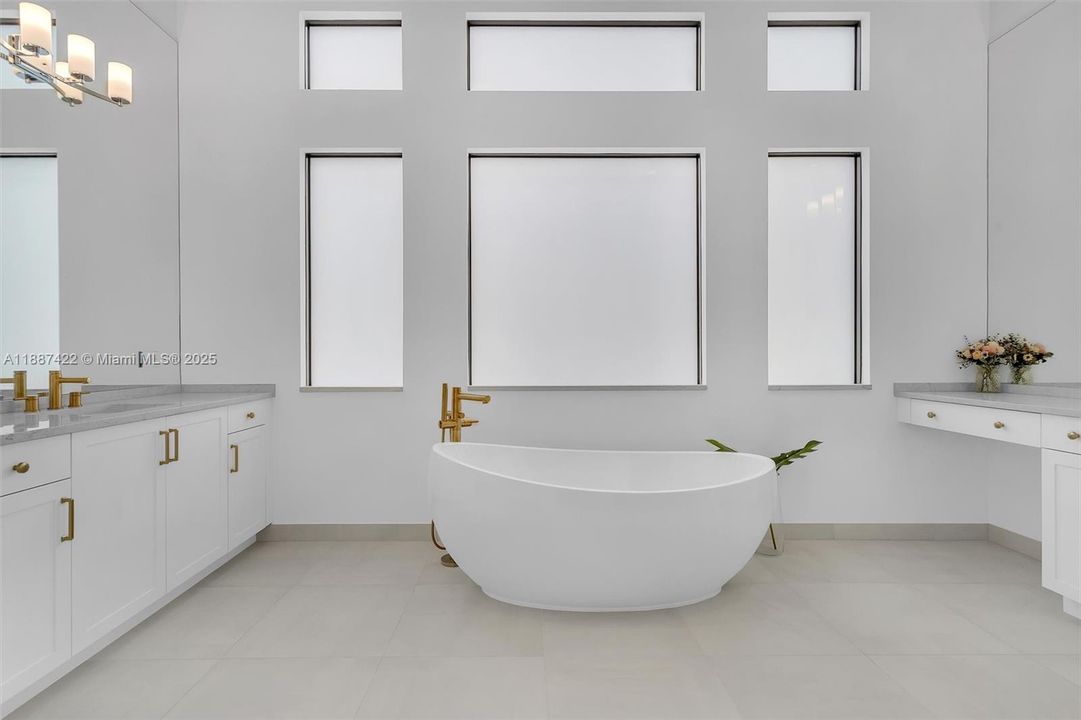 Active With Contract: $1,790,000 (3 beds, 3 baths, 2573 Square Feet)