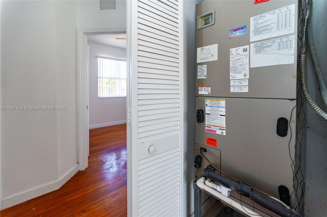 Active With Contract: $375,000 (3 beds, 2 baths, 1456 Square Feet)