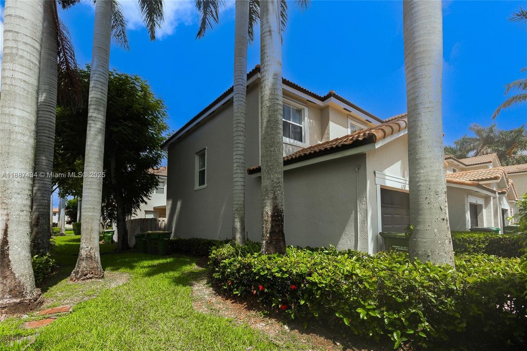 Active With Contract: $375,000 (3 beds, 2 baths, 1456 Square Feet)