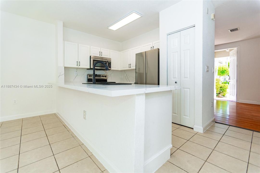 Active With Contract: $375,000 (3 beds, 2 baths, 1456 Square Feet)