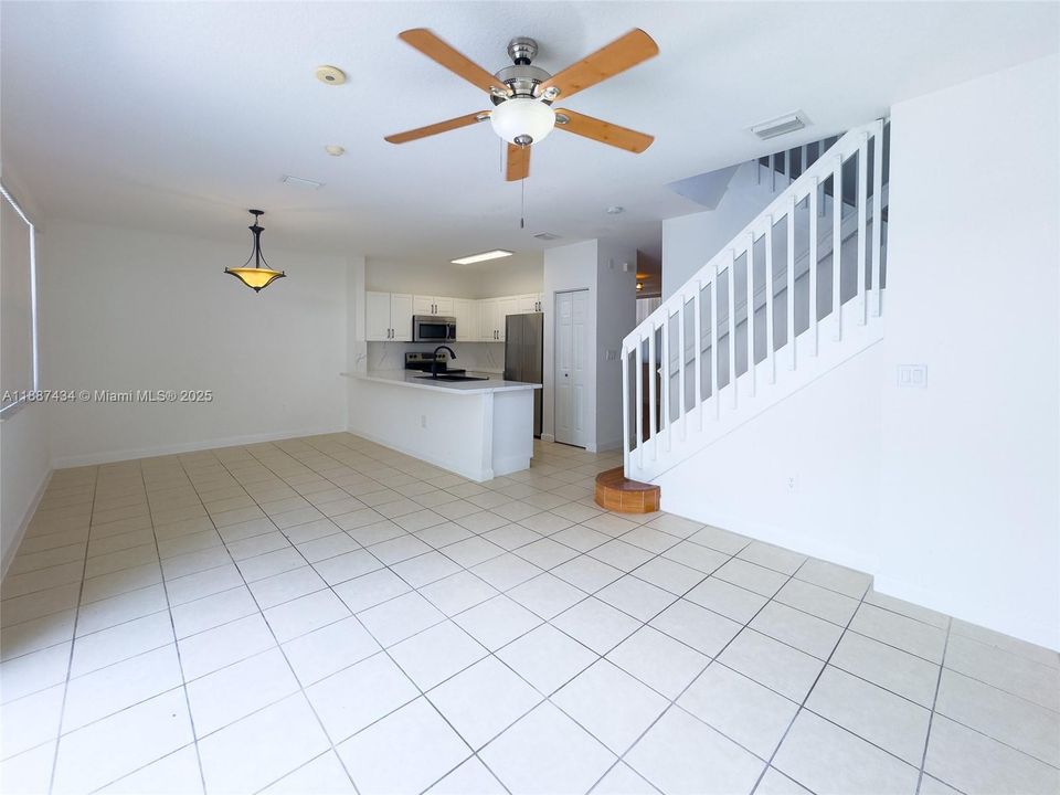 Active With Contract: $375,000 (3 beds, 2 baths, 1456 Square Feet)