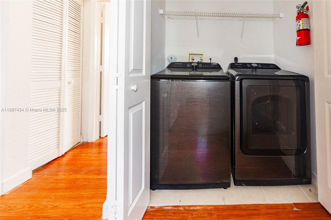 Active With Contract: $375,000 (3 beds, 2 baths, 1456 Square Feet)