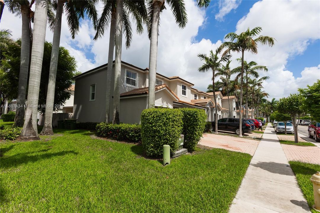 Active With Contract: $375,000 (3 beds, 2 baths, 1456 Square Feet)