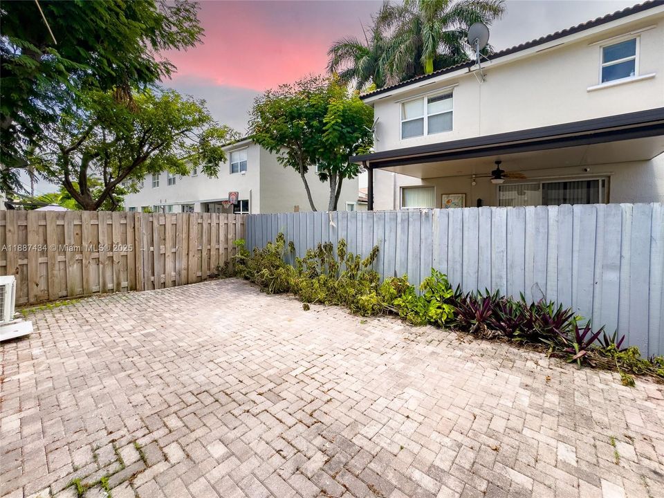 Active With Contract: $375,000 (3 beds, 2 baths, 1456 Square Feet)