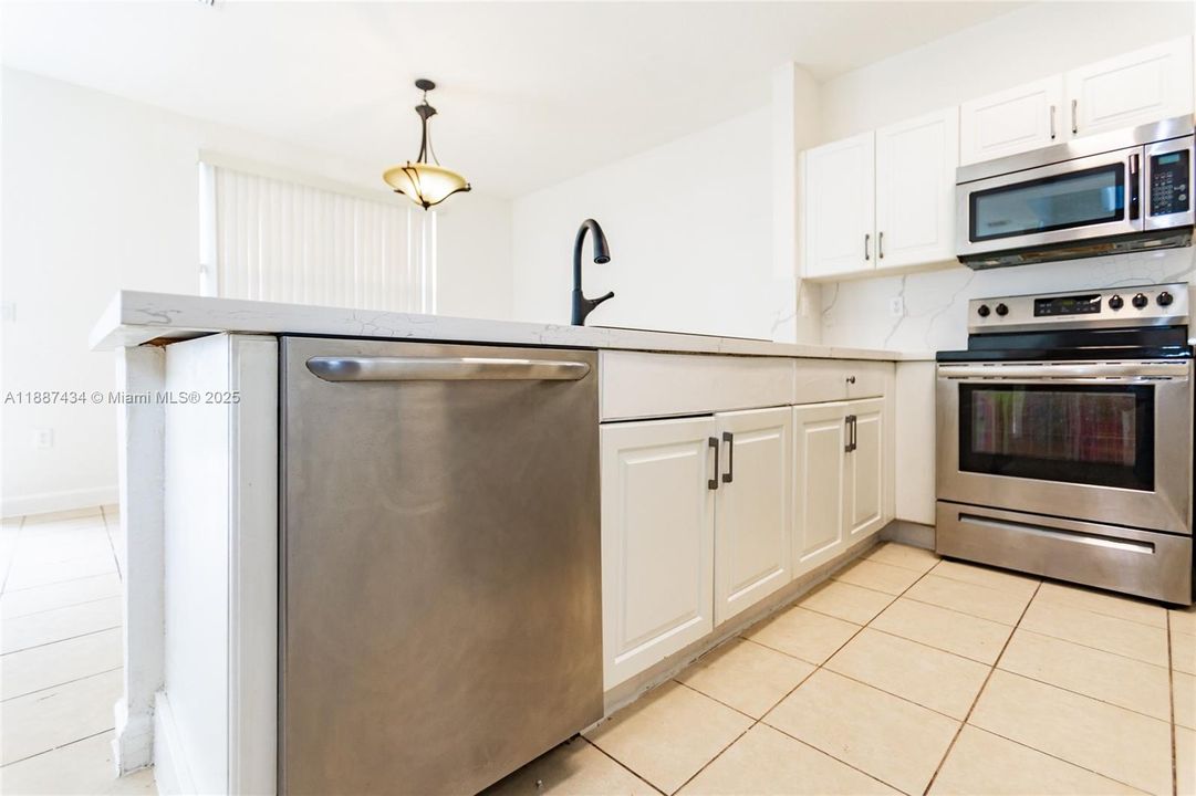 Active With Contract: $375,000 (3 beds, 2 baths, 1456 Square Feet)